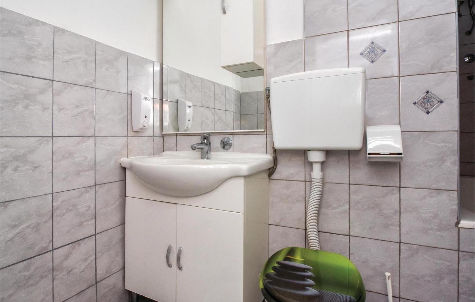 Cozy Apartment In Split With Kitchenette Ngoại thất bức ảnh
