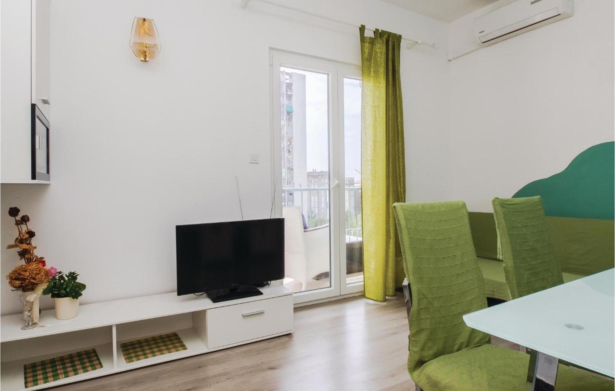 Cozy Apartment In Split With Kitchenette Ngoại thất bức ảnh