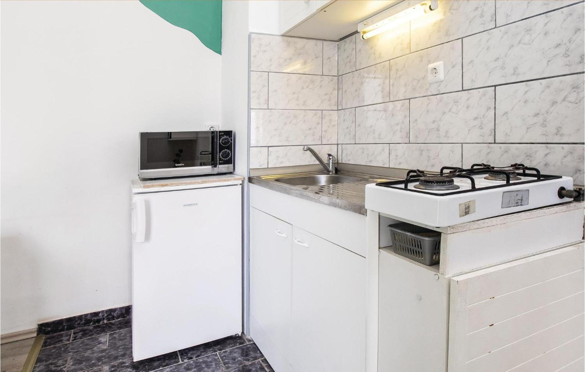 Cozy Apartment In Split With Kitchenette Ngoại thất bức ảnh