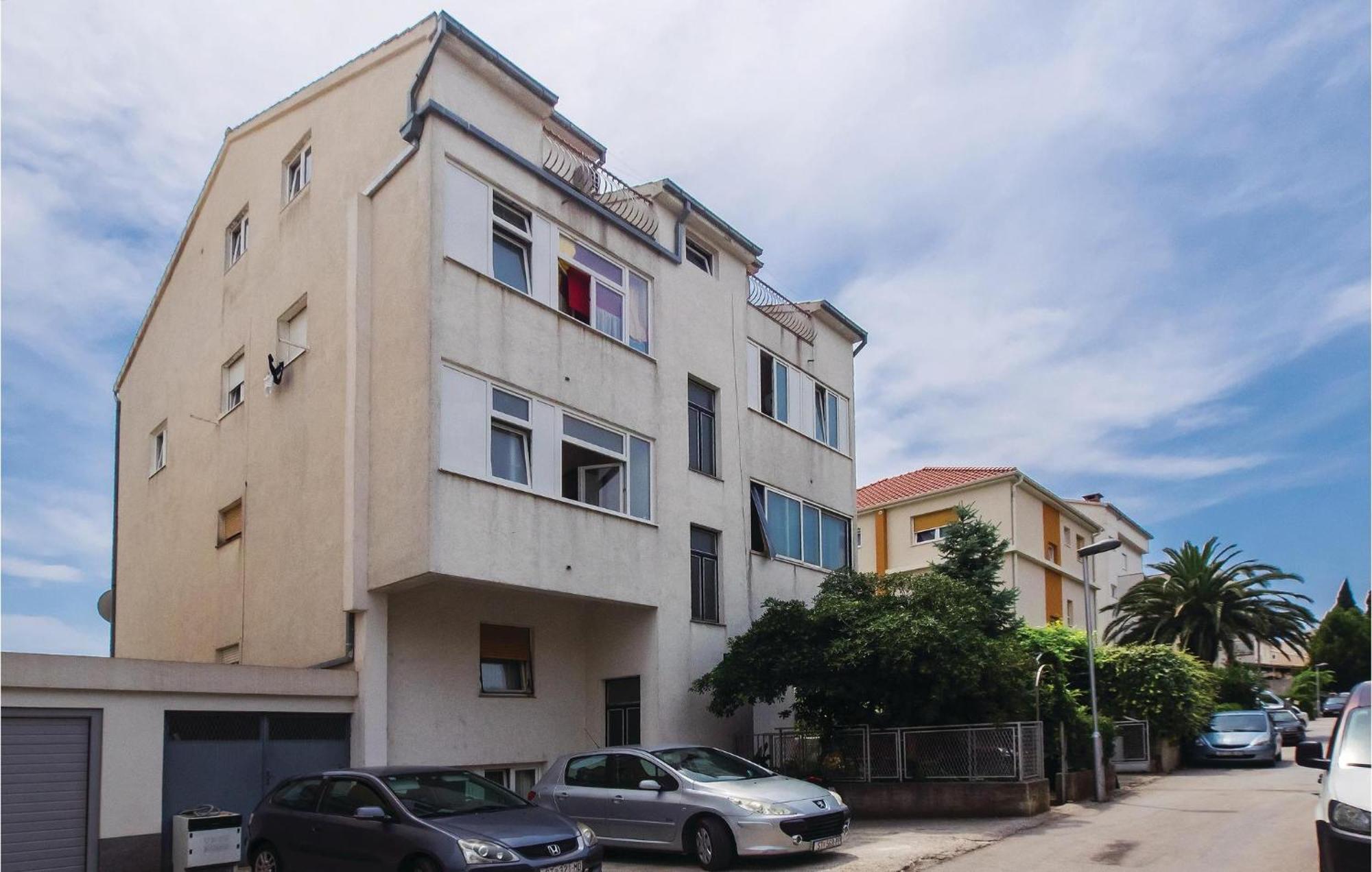 Cozy Apartment In Split With Kitchenette Ngoại thất bức ảnh