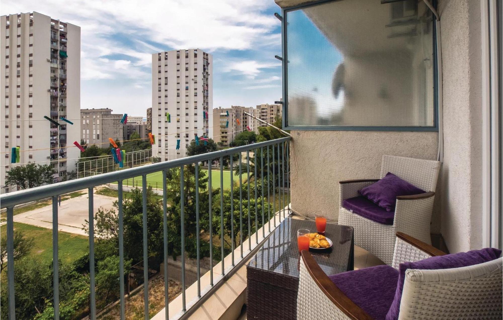 Cozy Apartment In Split With Kitchenette Ngoại thất bức ảnh