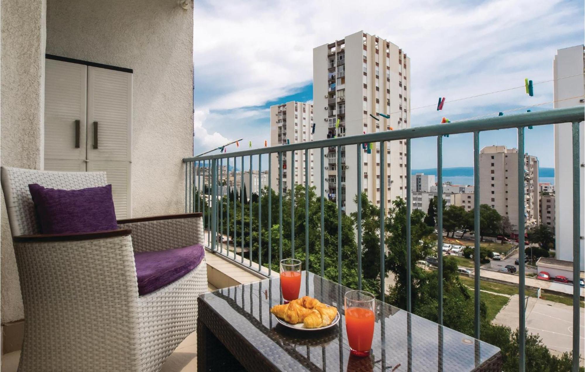 Cozy Apartment In Split With Kitchenette Ngoại thất bức ảnh