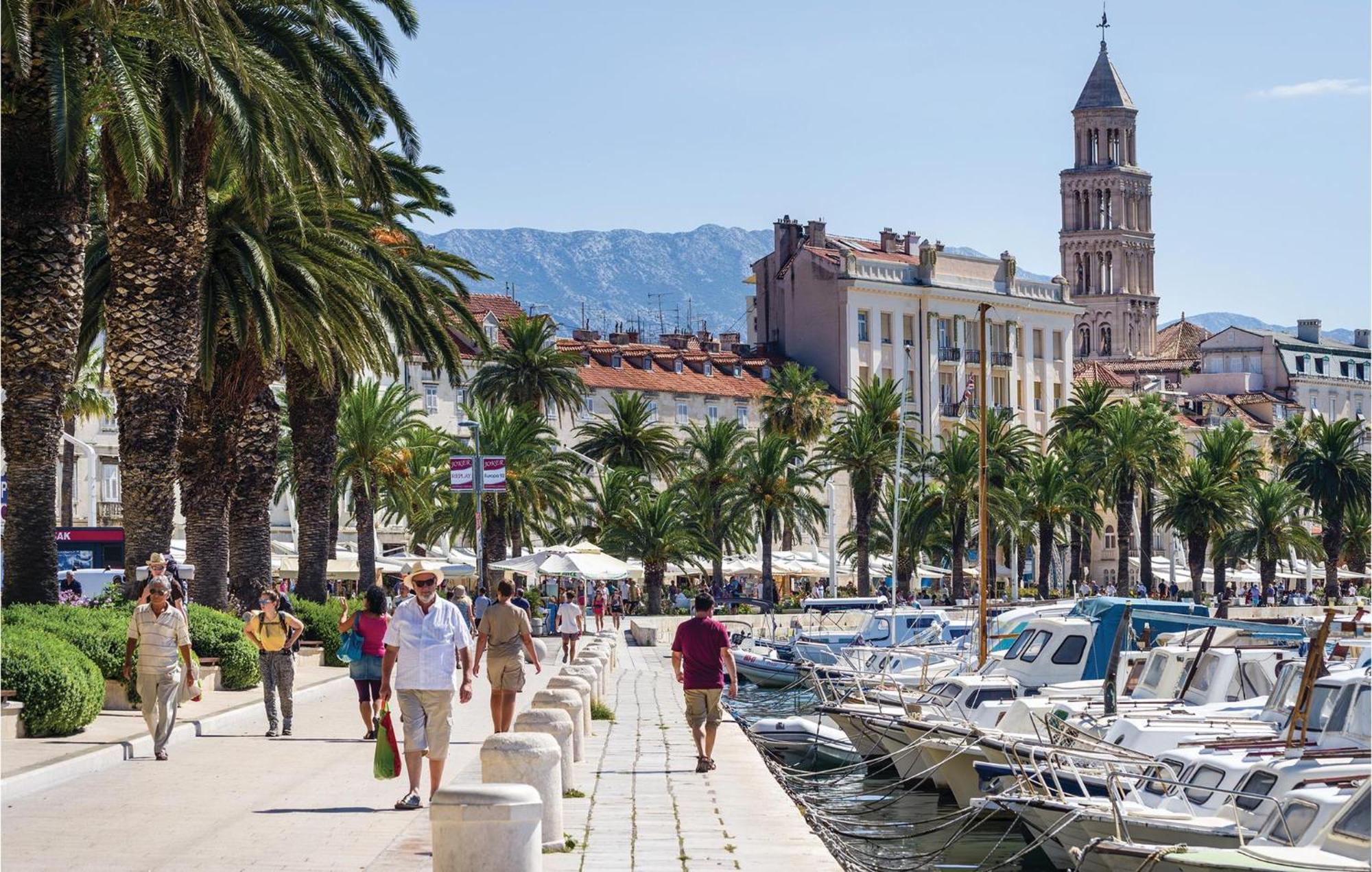 Cozy Apartment In Split With Kitchenette Ngoại thất bức ảnh